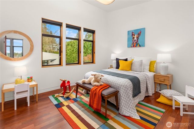 4218 92nd Avenue NE, Yarrow Point, WA 98004