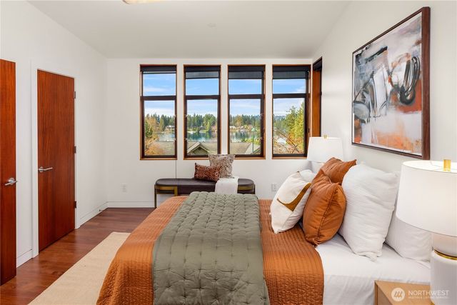 4218 92nd Avenue NE, Yarrow Point, WA 98004