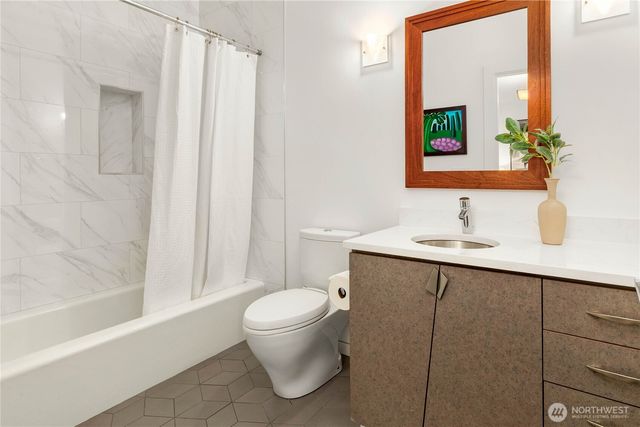 4218 92nd Avenue NE, Yarrow Point, WA 98004