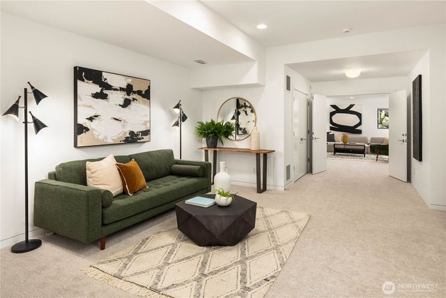 4218 92nd Avenue NE, Yarrow Point, WA 98004