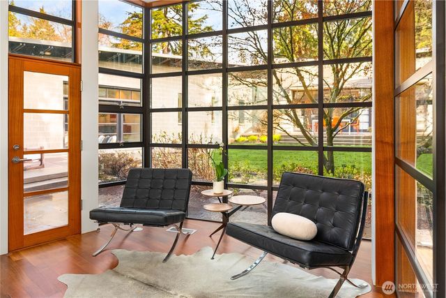 4218 92nd Avenue NE, Yarrow Point, WA 98004