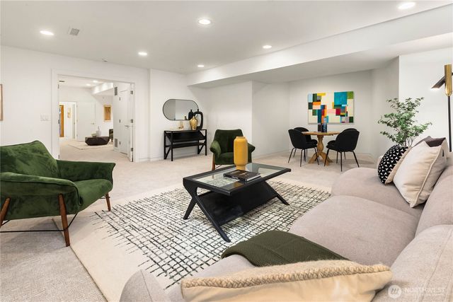 4218 92nd Avenue NE, Yarrow Point, WA 98004