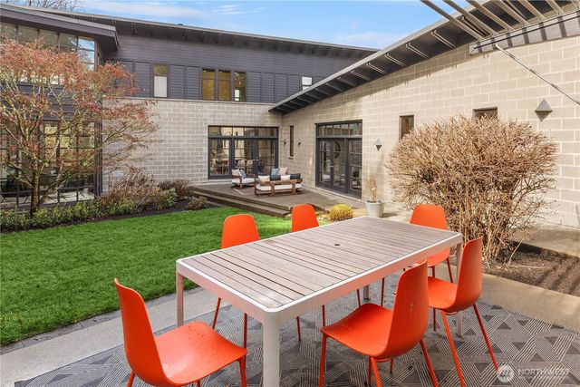 4218 92nd Avenue NE, Yarrow Point, WA 98004