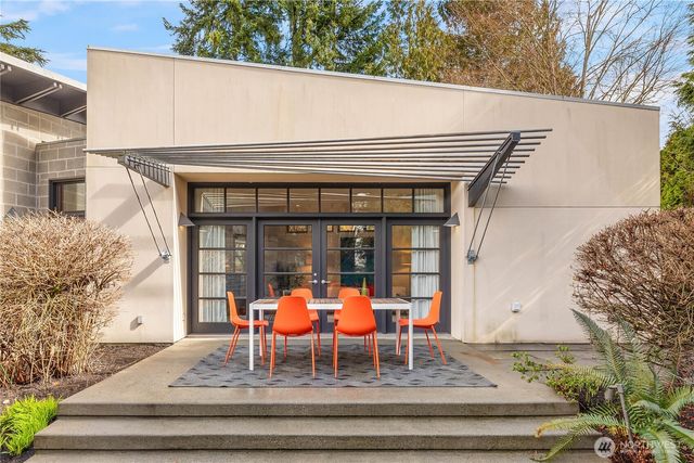 4218 92nd Avenue NE, Yarrow Point, WA 98004