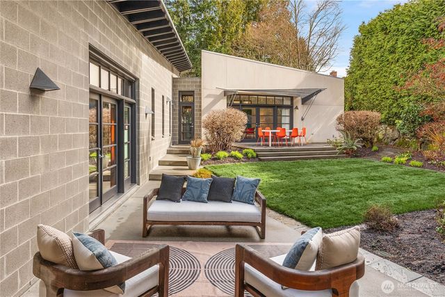 4218 92nd Avenue NE, Yarrow Point, WA 98004