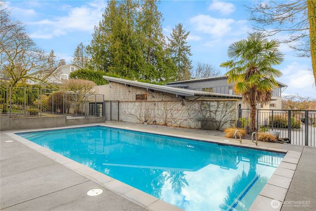 4218 92nd Avenue NE, Yarrow Point, WA 98004