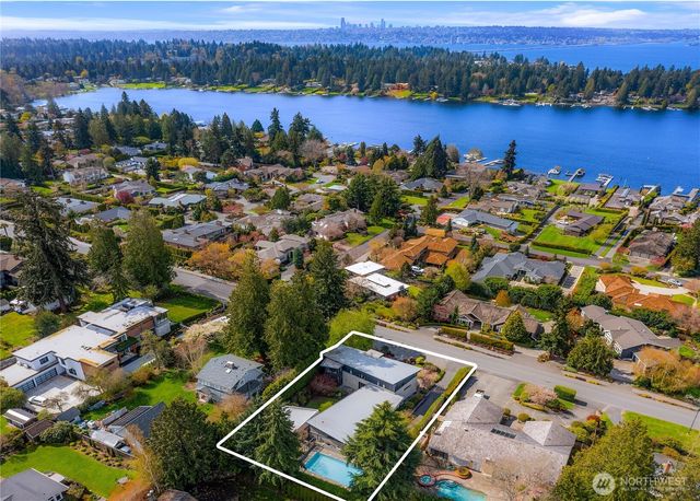 4218 92nd Avenue NE, Yarrow Point, WA 98004