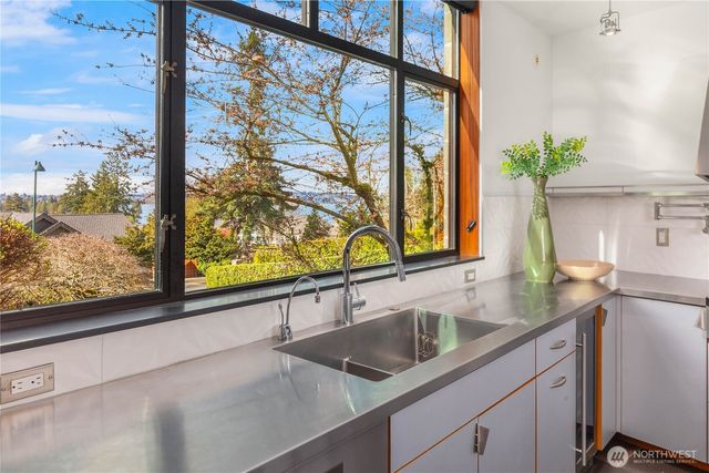 4218 92nd Avenue NE, Yarrow Point, WA 98004