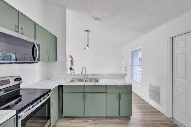 318 WALPOLE LOOP, Davenport, FL 33897