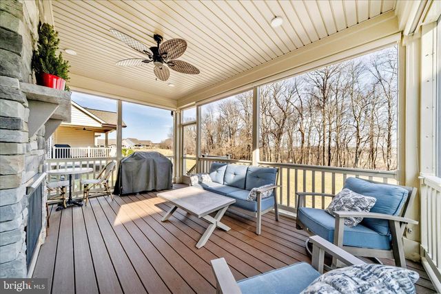 2821 CAMOMILE DR E, Frederick, MD 21704