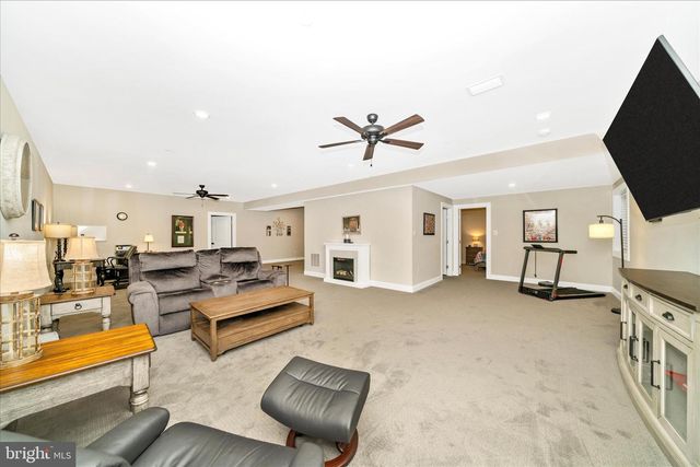 2821 CAMOMILE DR E, Frederick, MD 21704