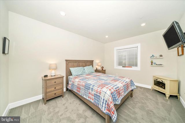 2821 CAMOMILE DR E, Frederick, MD 21704