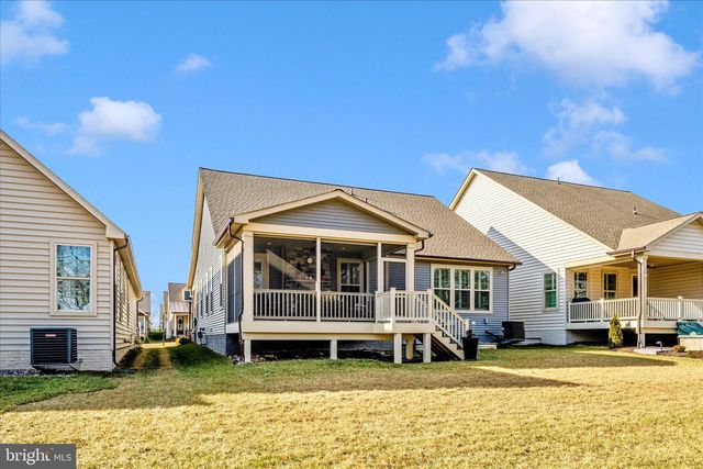 2821 CAMOMILE DR E, Frederick, MD 21704