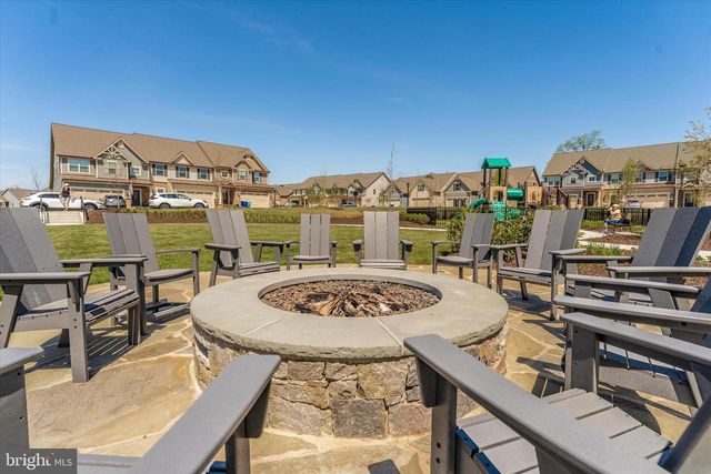 2821 CAMOMILE DR E, Frederick, MD 21704
