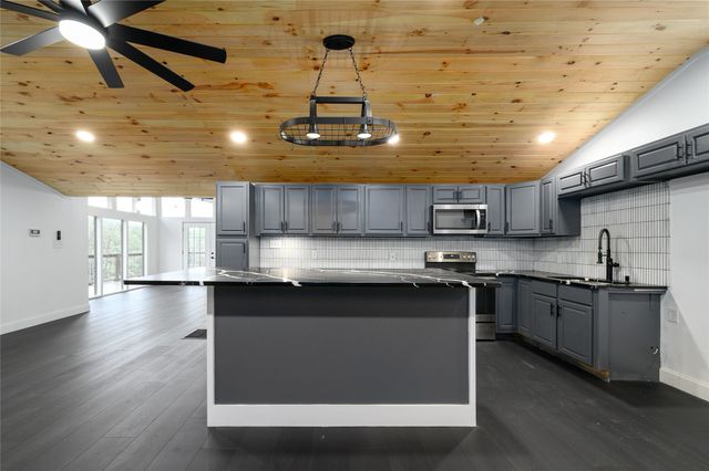 491 Black Forest Drive, Pottsboro, TX 75076