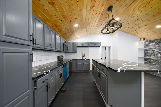 491 Black Forest Drive, Pottsboro, TX 75076