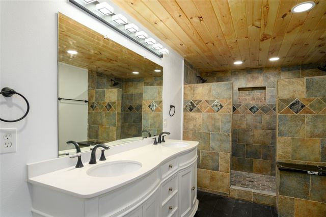 491 Black Forest Drive, Pottsboro, TX 75076