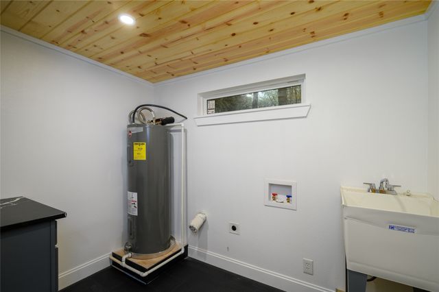 491 Black Forest Drive, Pottsboro, TX 75076