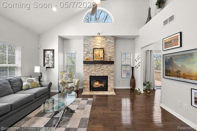 38385 Churchill Lane, Farmington Hills, MI 48331
