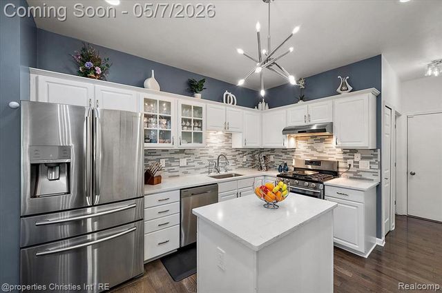 38385 Churchill Lane, Farmington Hills, MI 48331