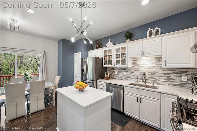 38385 Churchill Lane, Farmington Hills, MI 48331