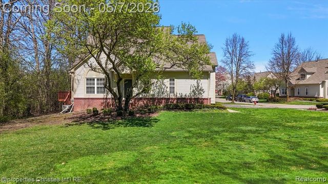 38385 Churchill Lane, Farmington Hills, MI 48331