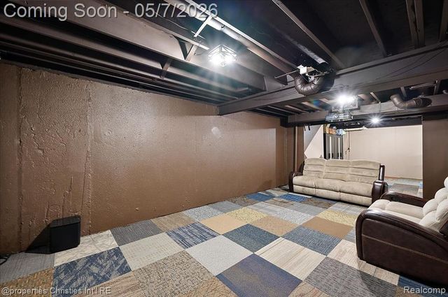 38385 Churchill Lane, Farmington Hills, MI 48331