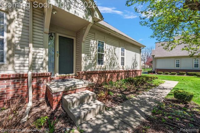 38385 Churchill Lane, Farmington Hills, MI 48331