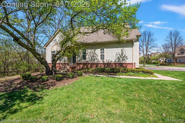 38385 Churchill Lane, Farmington Hills, MI 48331