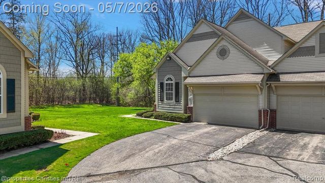 38385 Churchill Lane, Farmington Hills, MI 48331