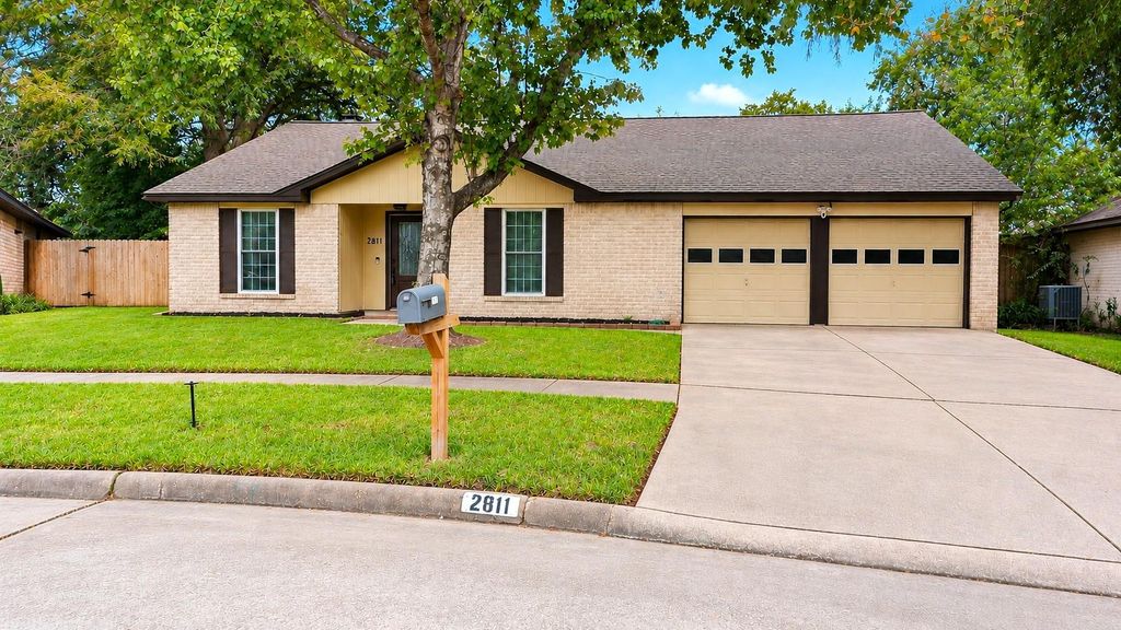2811 New England Court, Webster, TX 77598