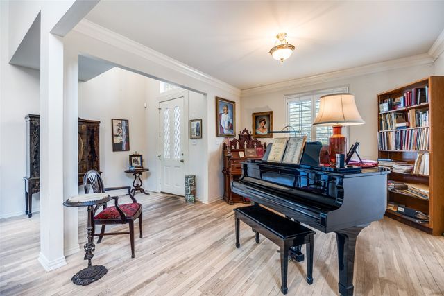 1536 Waterside Court, Dallas, TX 75218