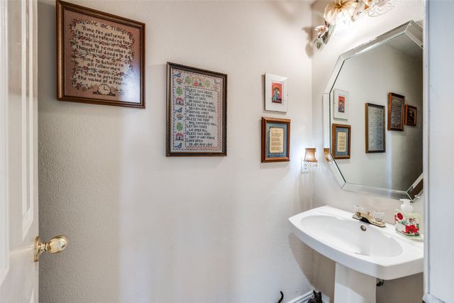 1536 Waterside Court, Dallas, TX 75218