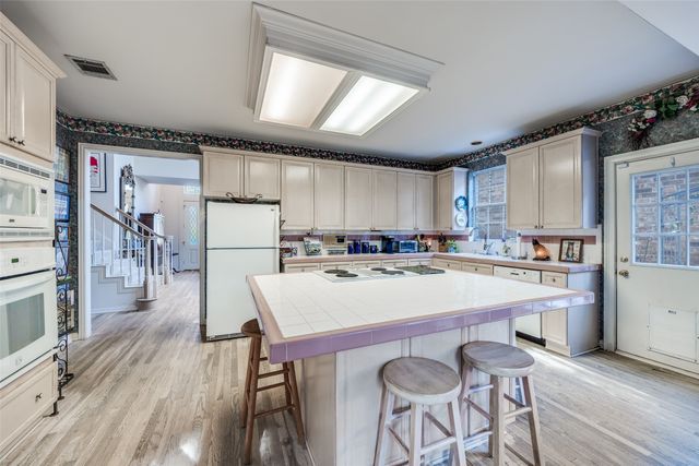 1536 Waterside Court, Dallas, TX 75218