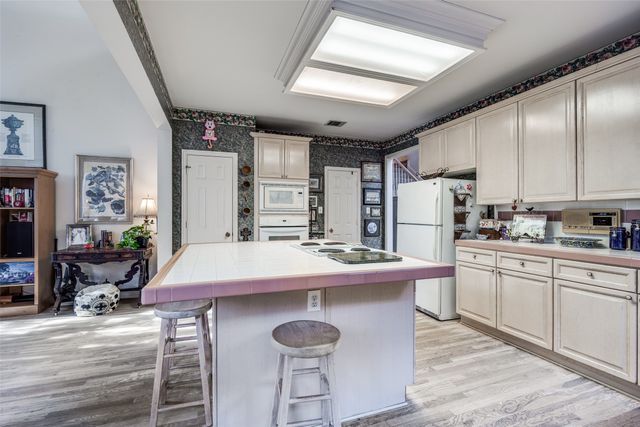 1536 Waterside Court, Dallas, TX 75218