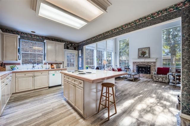 1536 Waterside Court, Dallas, TX 75218