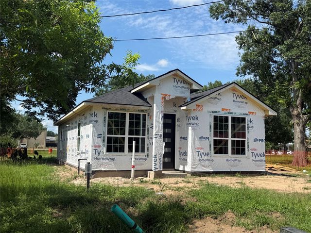 2310 Fitz Lee Street, Waller, TX 77484