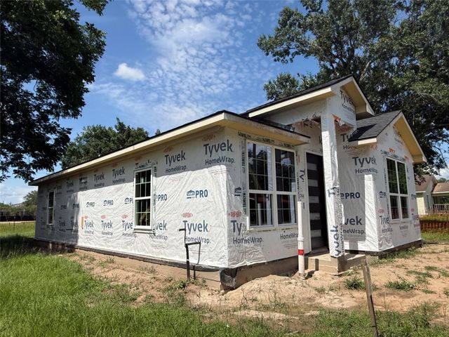 2310 Fitz Lee Street, Waller, TX 77484