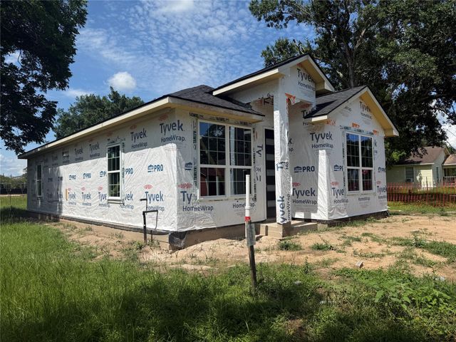 2310 Fitz Lee Street, Waller, TX 77484