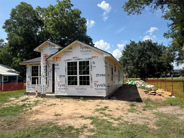 2310 Fitz Lee Street, Waller, TX 77484