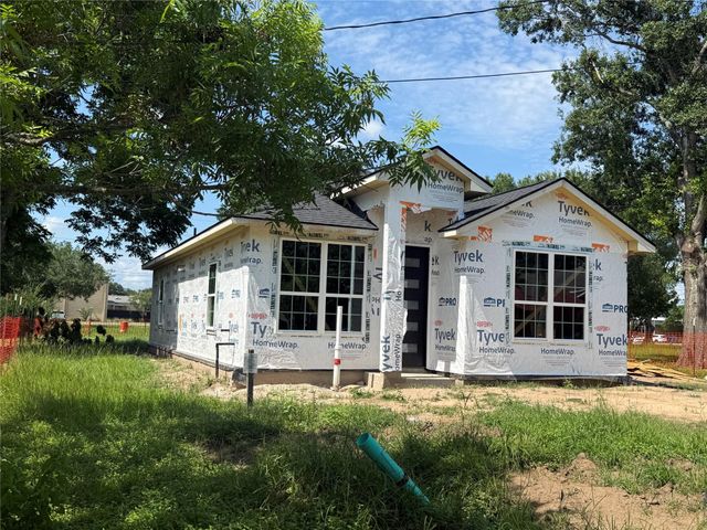 2310 Fitz Lee Street, Waller, TX 77484