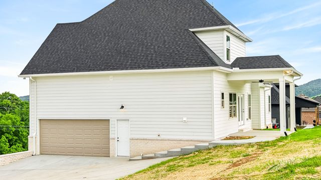 295 Bridle Path Lane, Hartsville, TN 37074