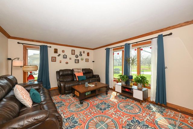 15800 Brook LANE, Brookfield, WI 53005