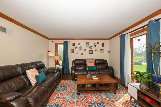 15800 Brook LANE, Brookfield, WI 53005