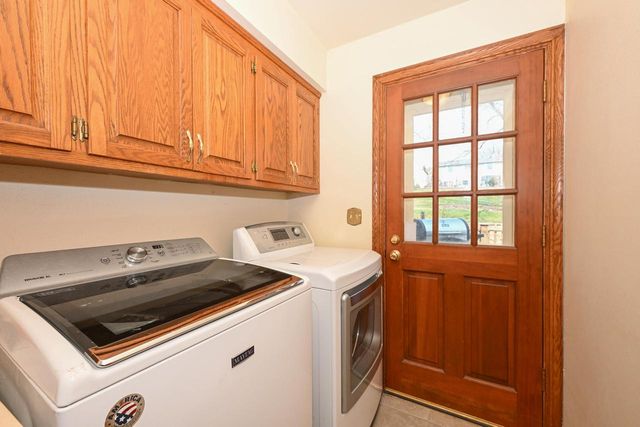 15800 Brook LANE, Brookfield, WI 53005