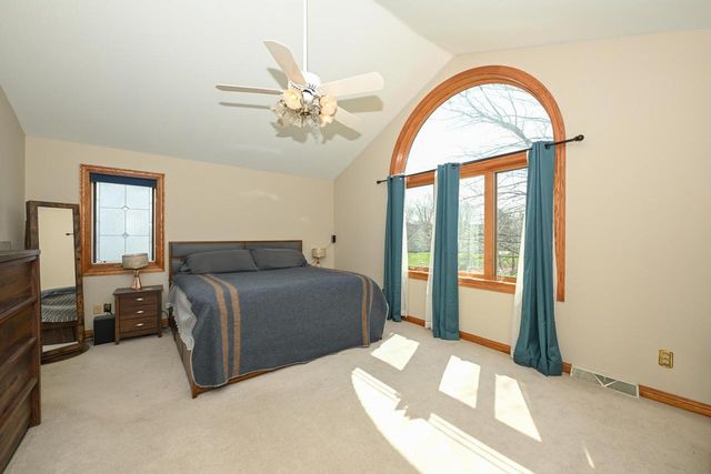 15800 Brook LANE, Brookfield, WI 53005