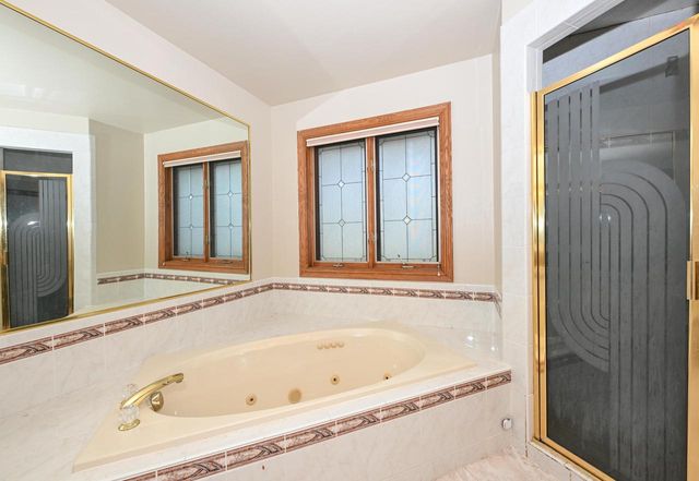 15800 Brook LANE, Brookfield, WI 53005