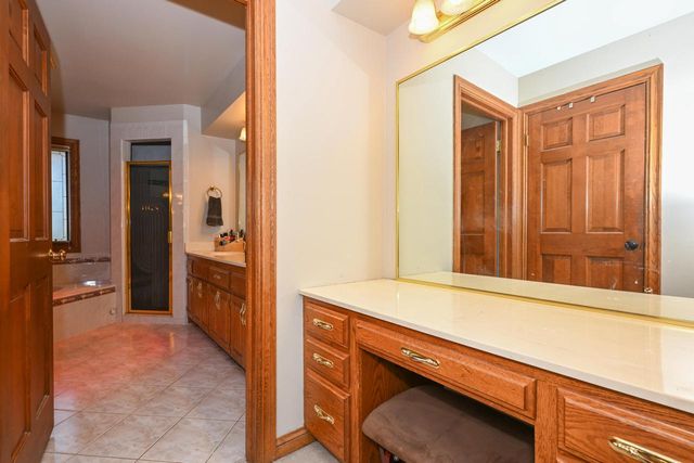 15800 Brook LANE, Brookfield, WI 53005