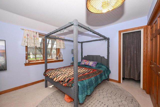 15800 Brook LANE, Brookfield, WI 53005