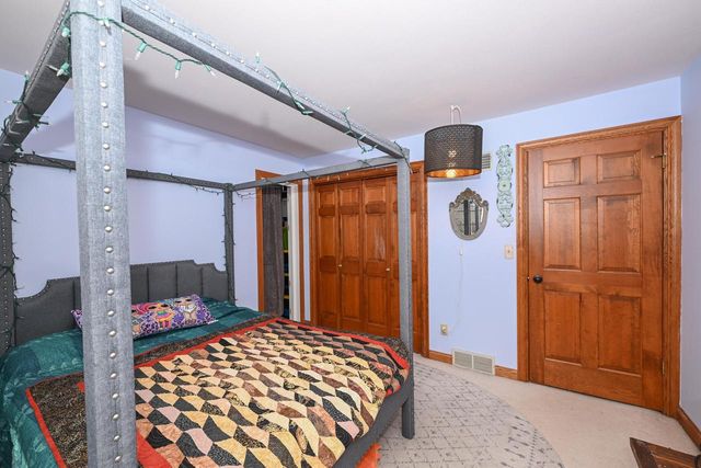 15800 Brook LANE, Brookfield, WI 53005